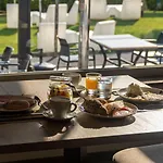 Inffinit Hotell 3*