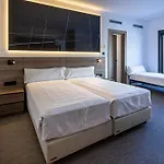 Hotell Inffinit 3*